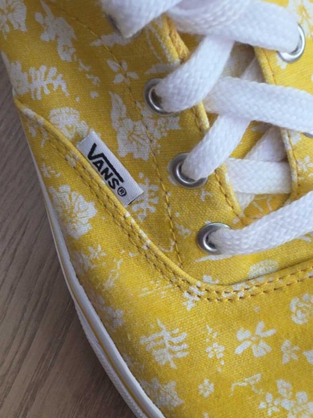 Vans Authentic Yellow/White Floral Canvas Sneakers Womens Size 10 Like New - Picture 2 of 16